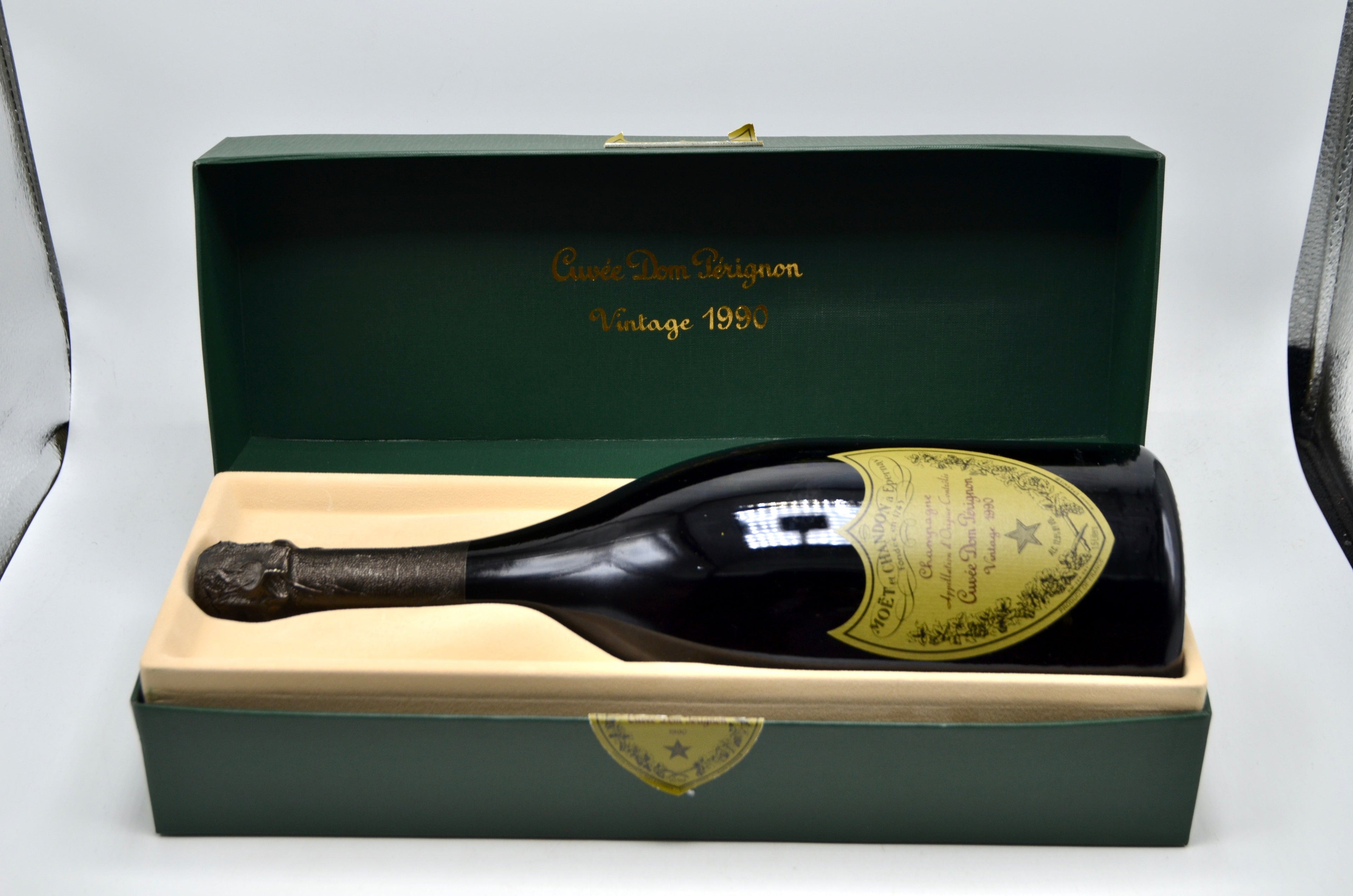 1990 Dom Pérignon Vintage Brut Champagne [Gift Box] (magnum)