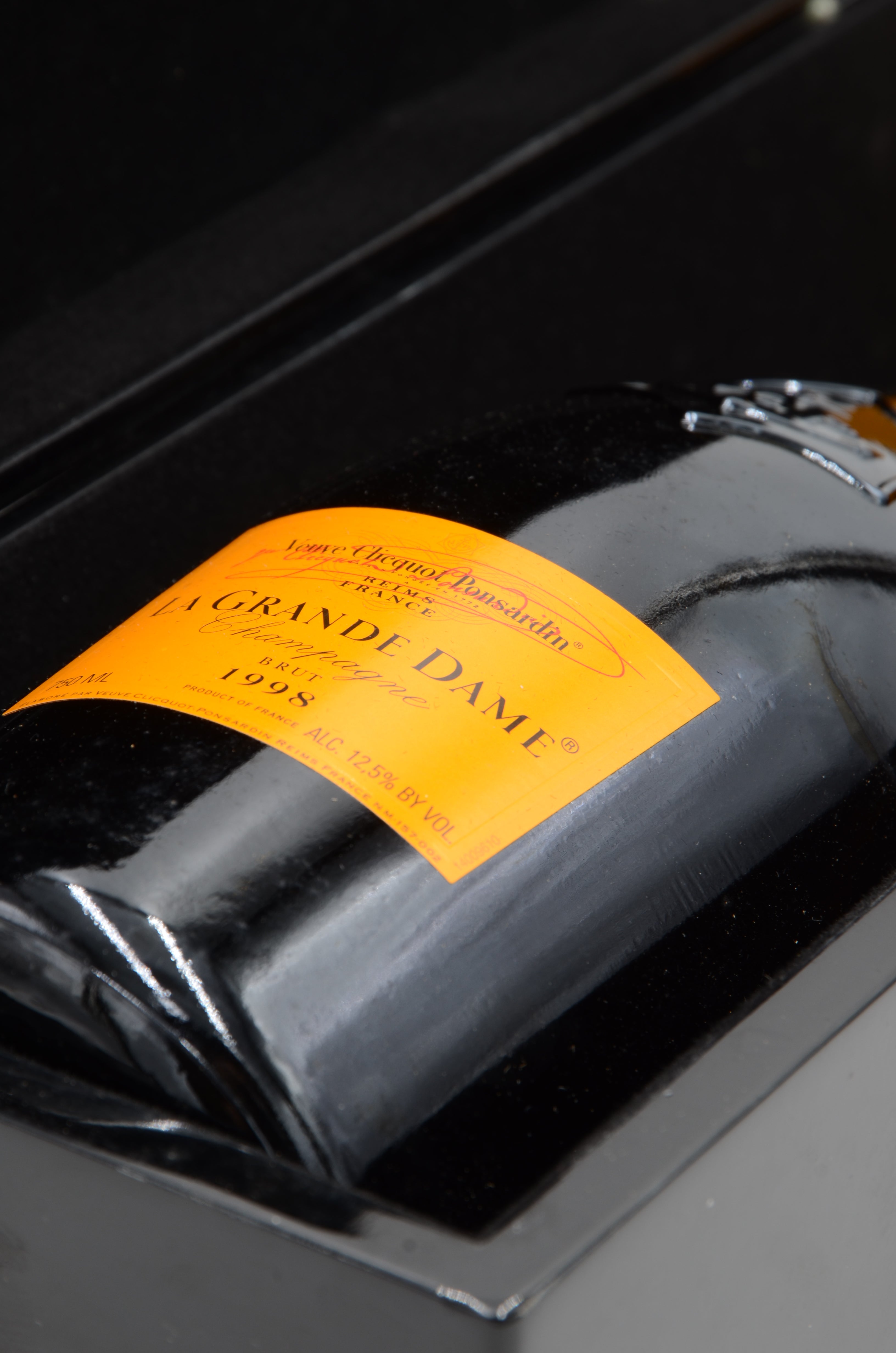 1998 Veuve Clicquot La Grande Dame Vintage Brut Champagne [Riva Gift Box]